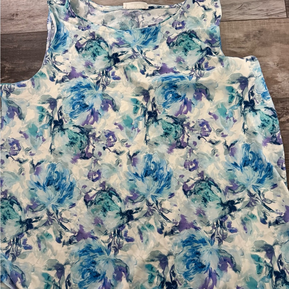 Zenana Outfitters Blue Floral Tank Top
